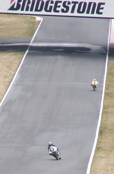 2003年4月5日 日本GP 鈴鹿サーキット 立体交差下 GP125ccクラス #7 Stefano Perugini（ステファノ・ペルジーニ）